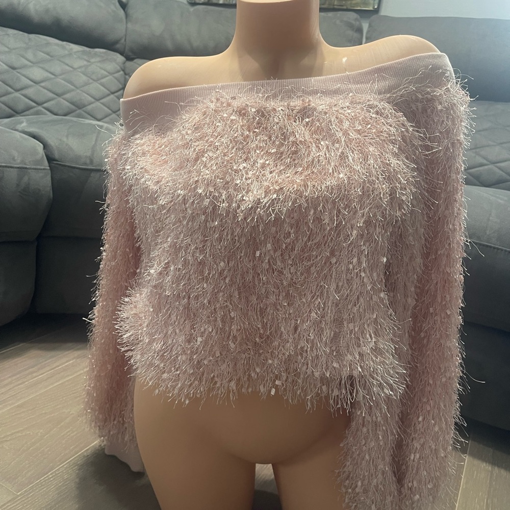 Women’s Rehab pink eyelash off the shoulder shirt. Excellent condition small
